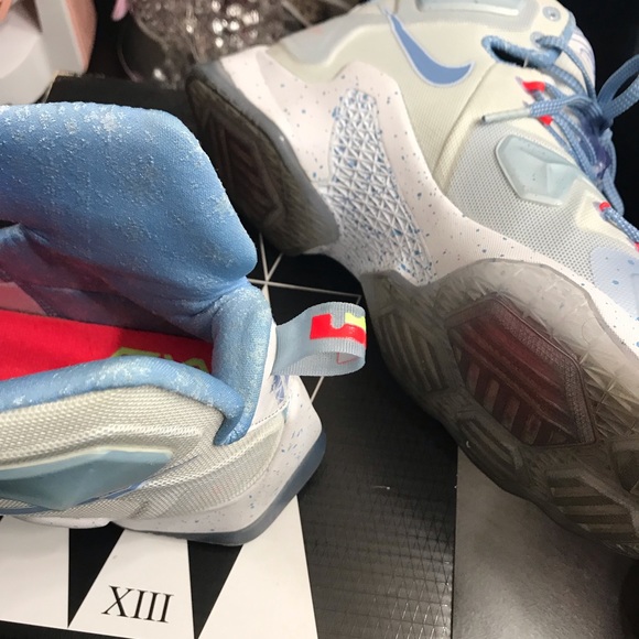 Nike-Lebron James VIII Xmas Edition - Picture 6 of 8